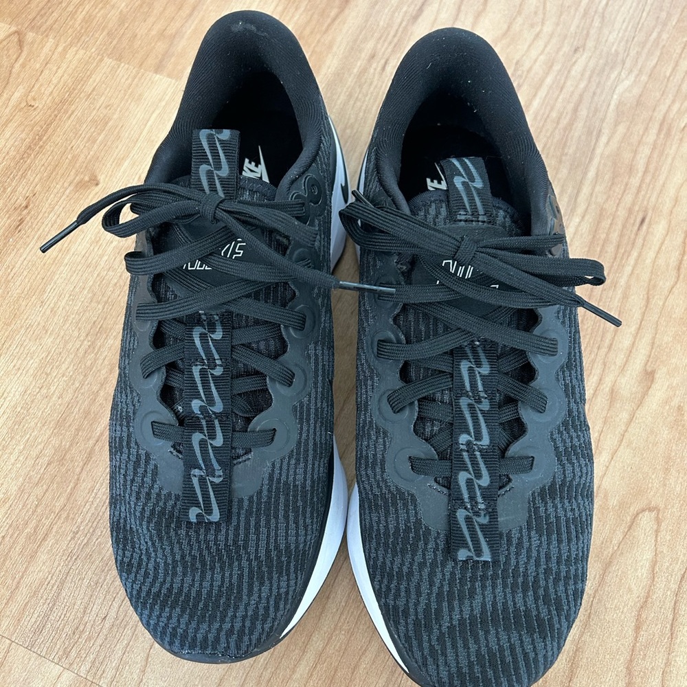 Nike Motiva walking shoes